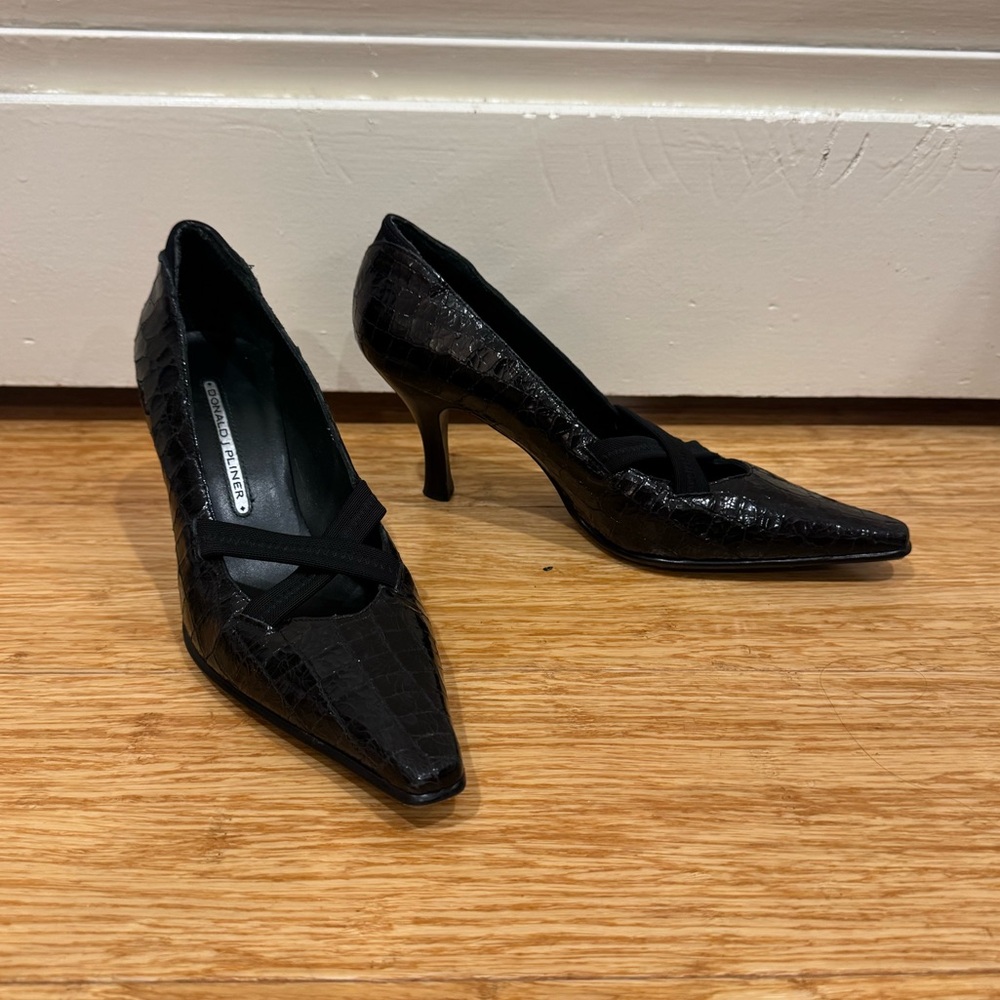 Donald J Pliner black pointed toe strappy pumps heels